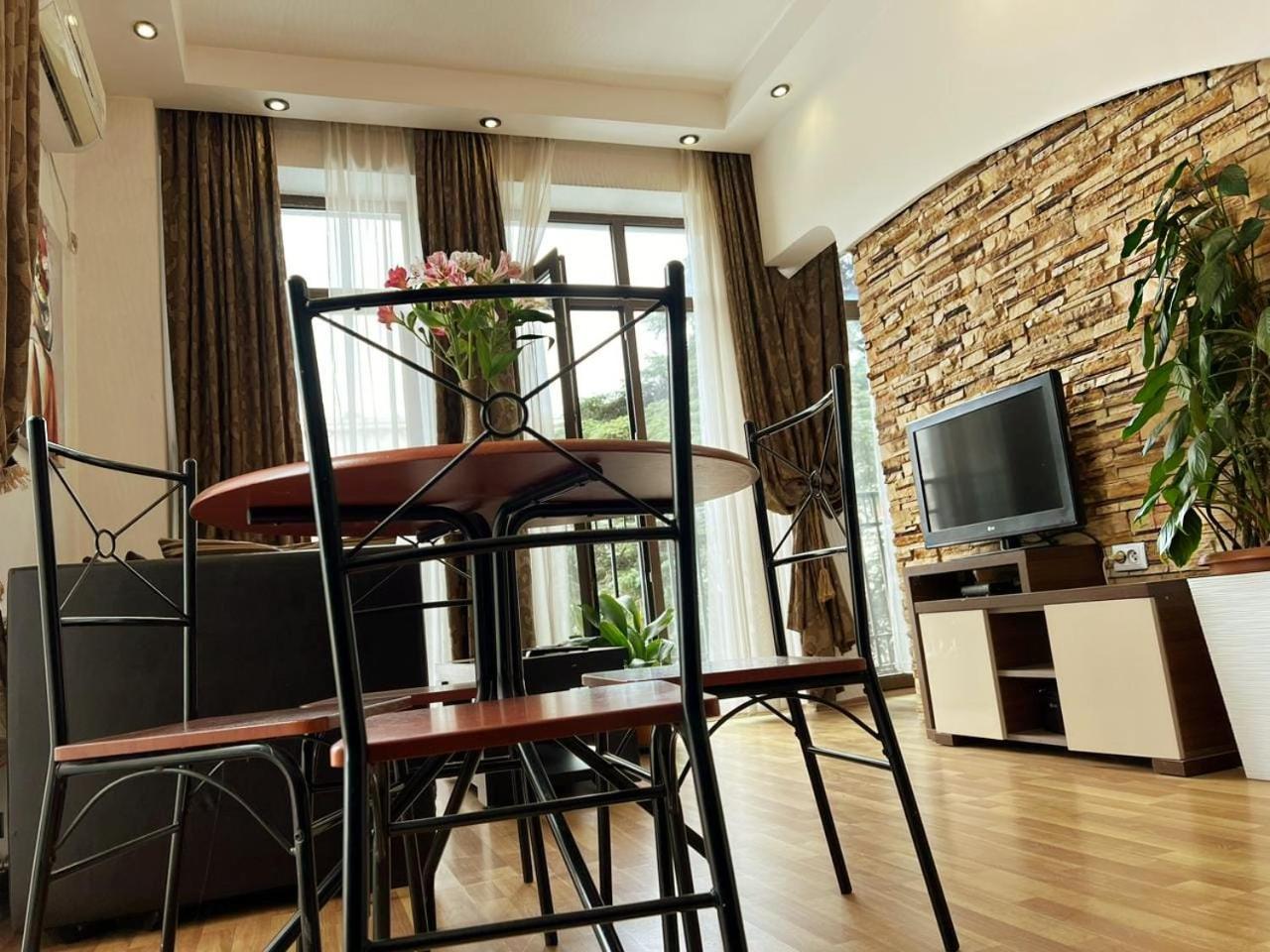 Cozy Apartment In The City Center Mtatsminda Tbilisi Eksteriør billede